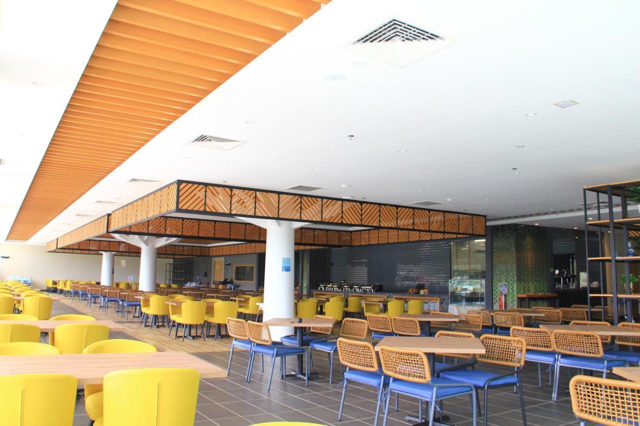 Amverton Cove Golf & Island Resort Banting  Bagian luar foto